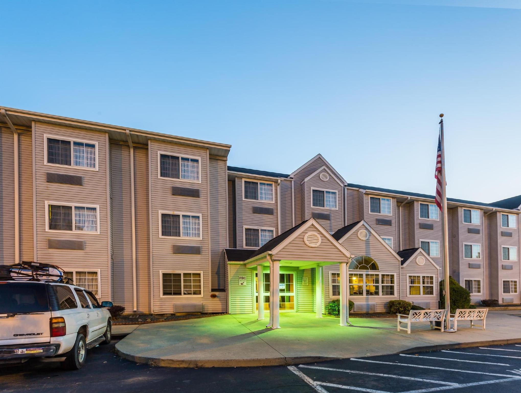 Microtel Inn & Suites By Wyndham Hillsborough Exterior foto