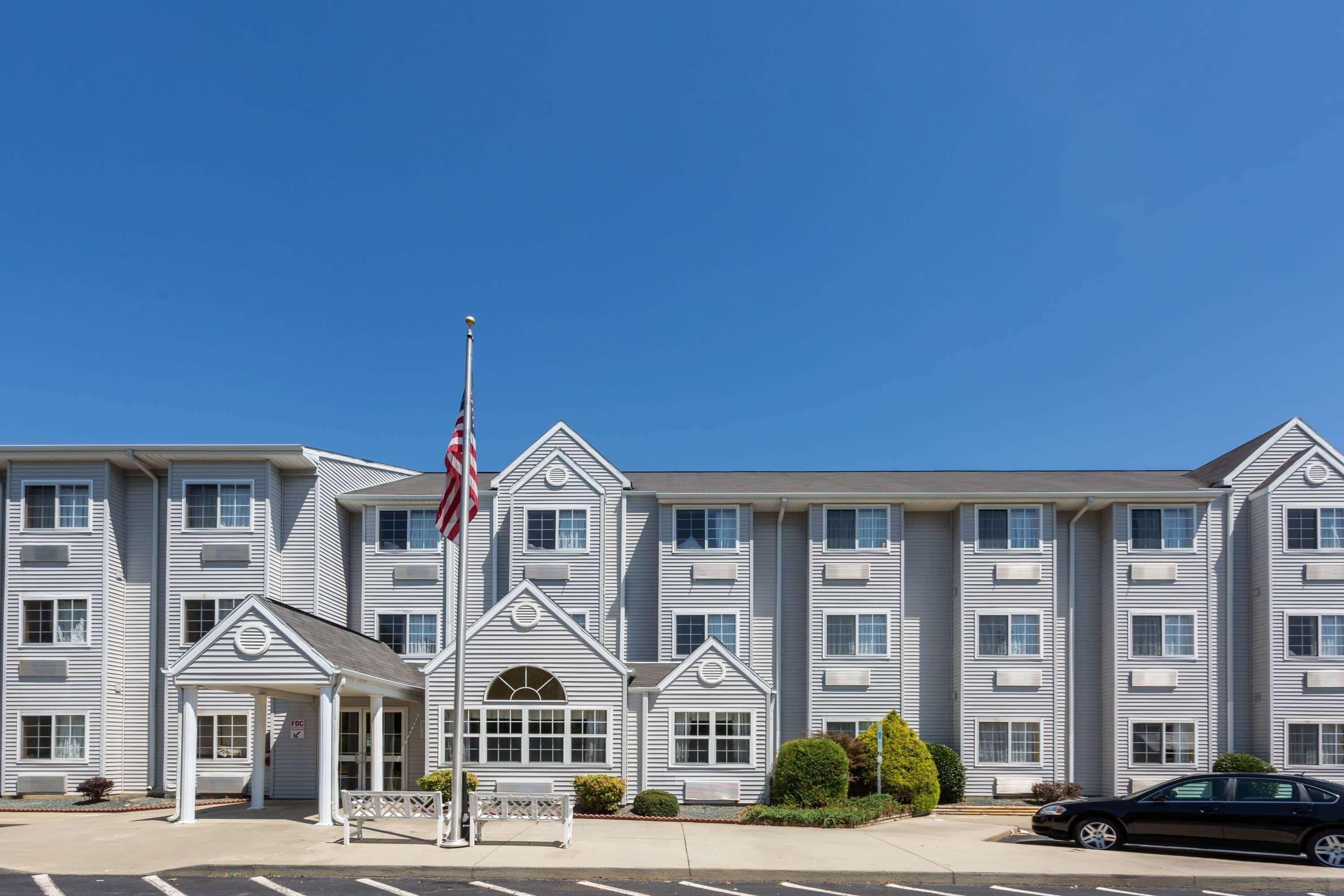 Microtel Inn & Suites By Wyndham Hillsborough Exterior foto