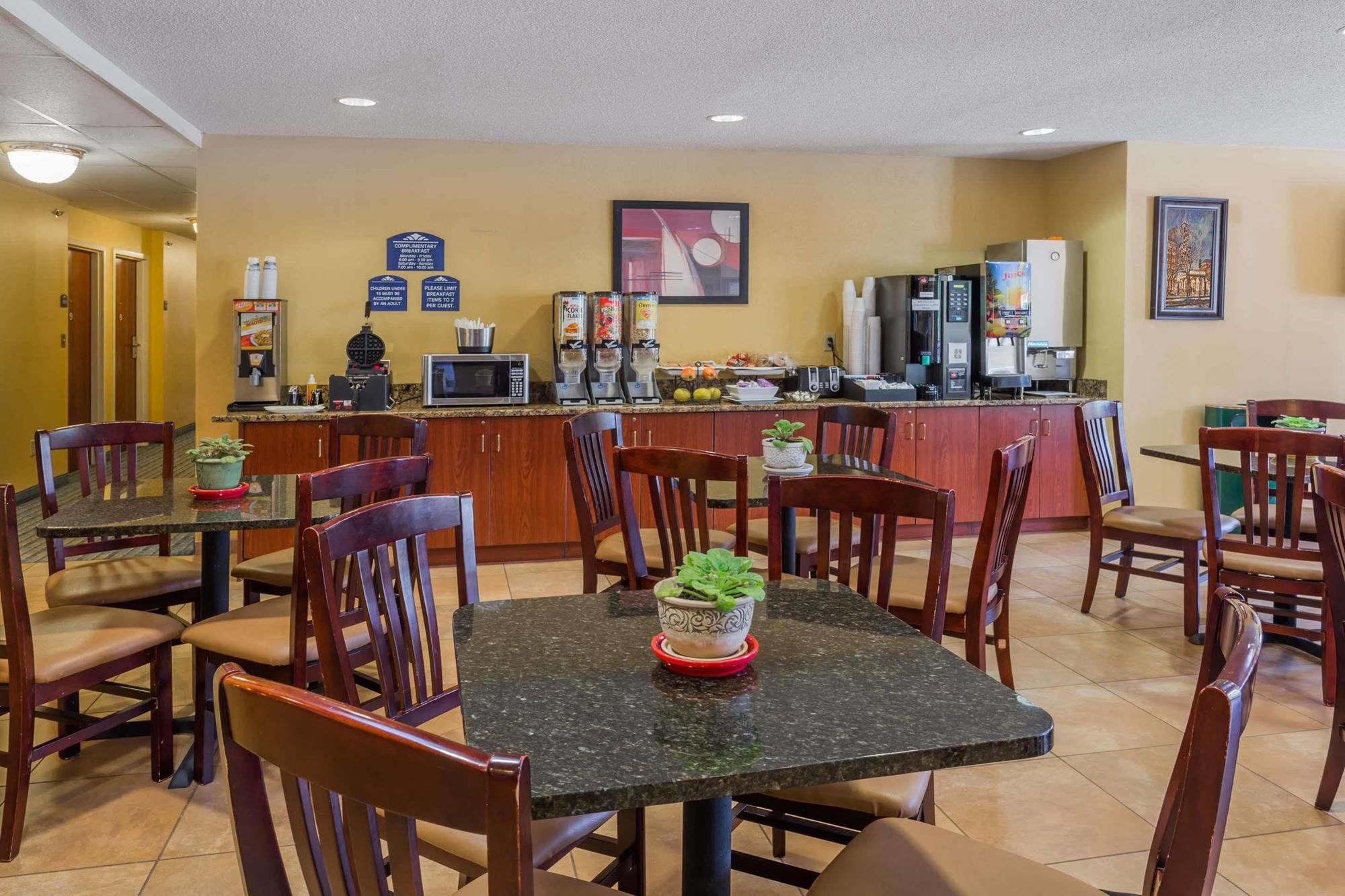 Microtel Inn & Suites By Wyndham Hillsborough Exterior foto