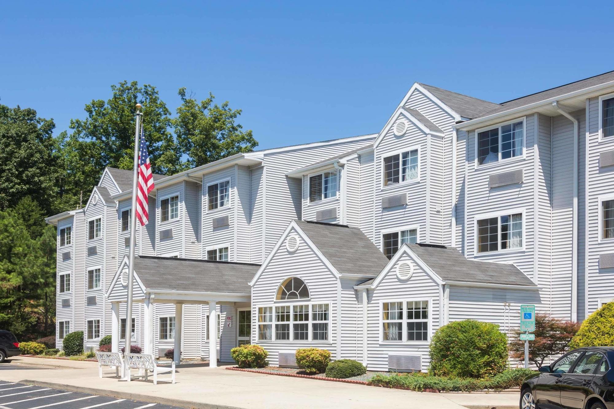 Microtel Inn & Suites By Wyndham Hillsborough Exterior foto